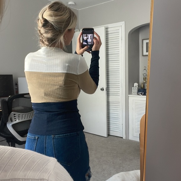 Colorblock Fitted Top - Picture 3 of 4